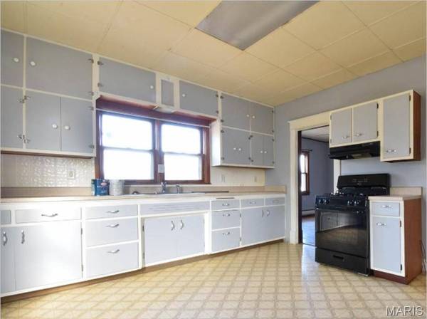 519 N Maple ST, Staunton, IL 62088