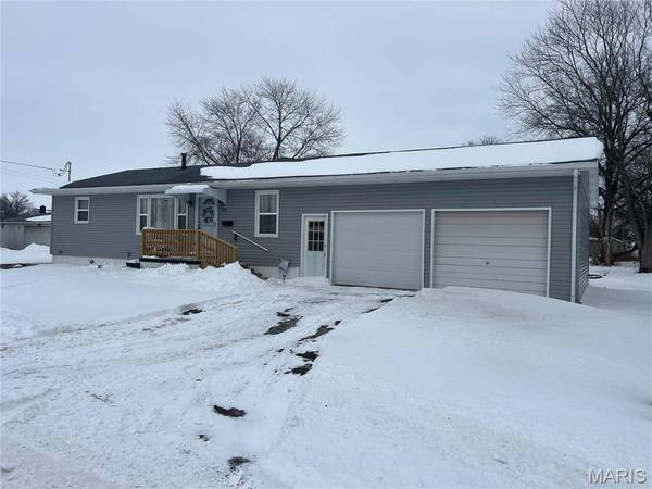 818 S Franklin ST, Litchfield, IL 62056