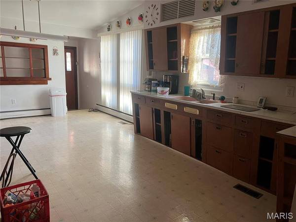 905 Dean ST, Wilsonville, IL 62093