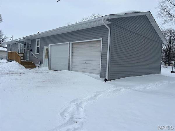 818 S Franklin ST, Litchfield, IL 62056