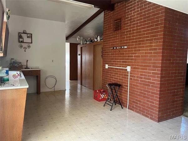 905 Dean ST, Wilsonville, IL 62093