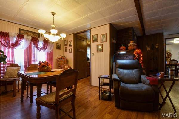 112 E 6th ST, Staunton, IL 62088