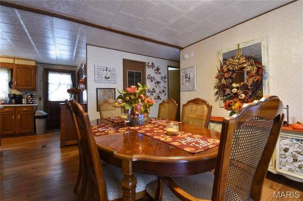 112 E 6th ST, Staunton, IL 62088