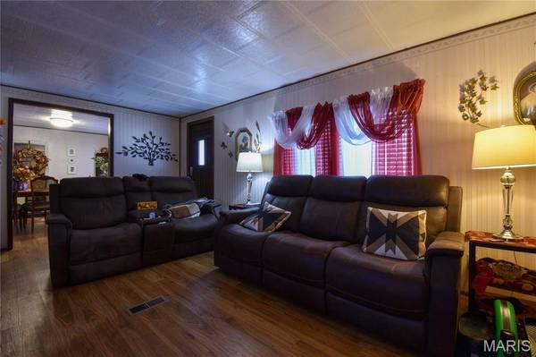 112 E 6th ST, Staunton, IL 62088