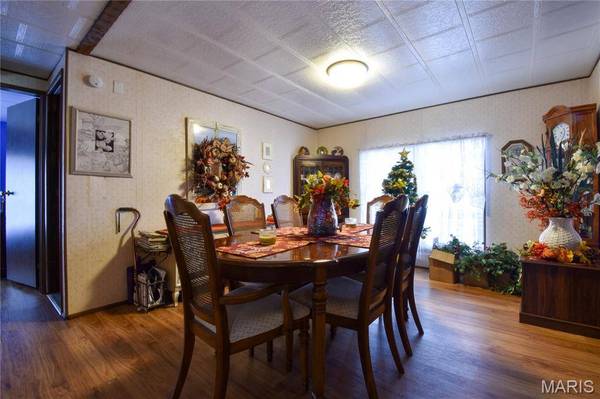 112 E 6th ST, Staunton, IL 62088