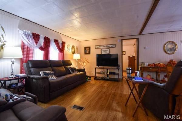 112 E 6th ST, Staunton, IL 62088