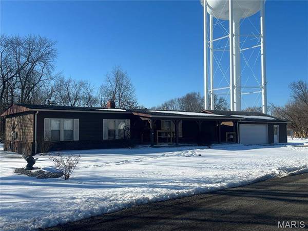 112 E 6th ST, Staunton, IL 62088