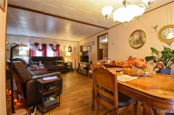 112 E 6th ST, Staunton, IL 62088