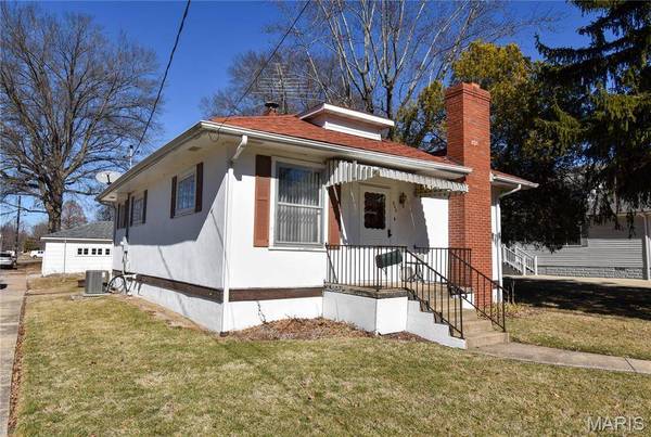 305 E Pennsylvania ST, Staunton, IL 62088