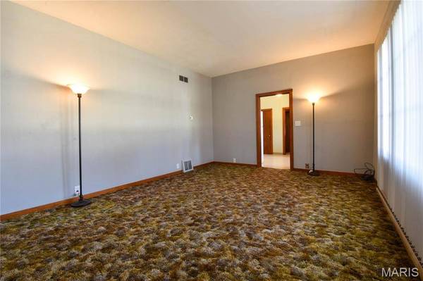 305 E Pennsylvania ST, Staunton, IL 62088