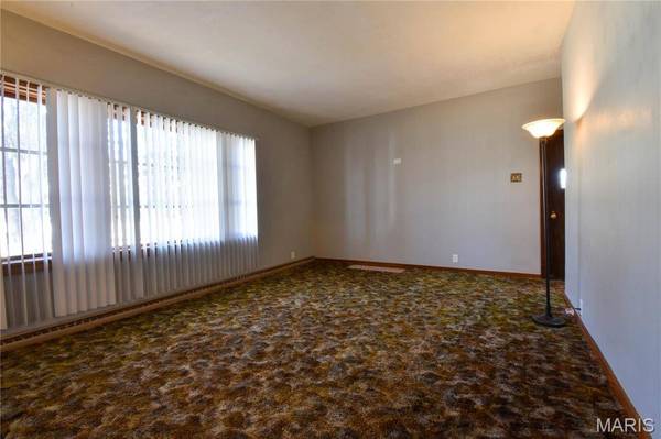 305 E Pennsylvania ST, Staunton, IL 62088