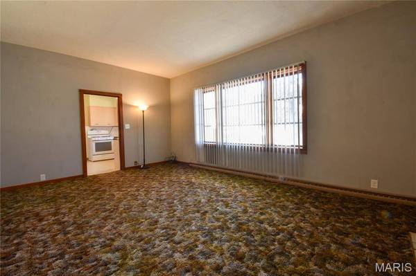 305 E Pennsylvania ST, Staunton, IL 62088