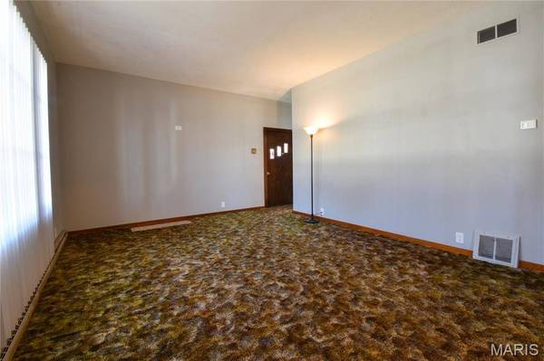 305 E Pennsylvania ST, Staunton, IL 62088