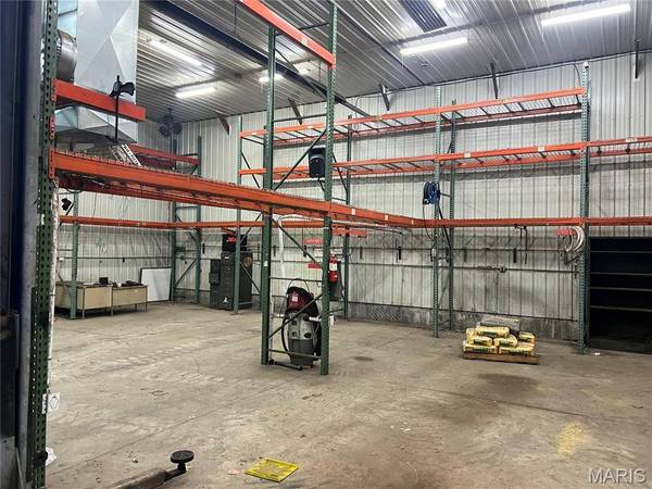 500 E 2nd ST, Mount Olive, IL 62069