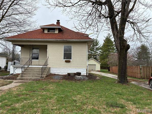 617 N Easton ST, Staunton, IL 62088