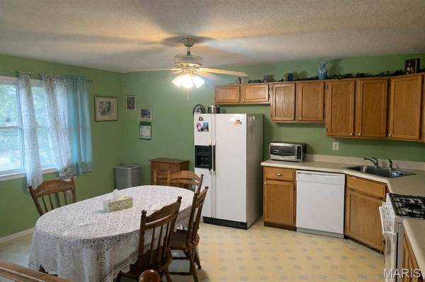 1148 Nassau DR, Edwardsville, IL 62025