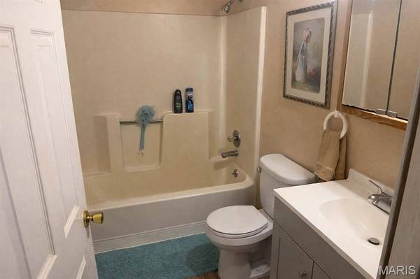 1148 Nassau DR, Edwardsville, IL 62025