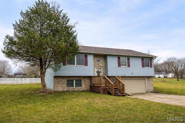 1148 Nassau DR, Edwardsville, IL 62025