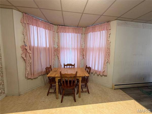 625 Montgomery ST, Staunton, IL 62088