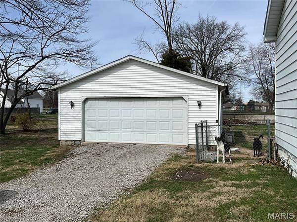 625 Montgomery ST, Staunton, IL 62088