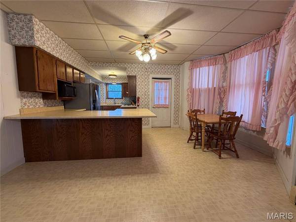 625 Montgomery ST, Staunton, IL 62088