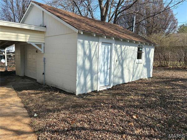 1208 N Madison ST, Litchfield, IL 62056