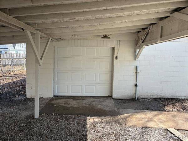 1208 N Madison ST, Litchfield, IL 62056