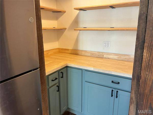 1208 N Madison ST, Litchfield, IL 62056