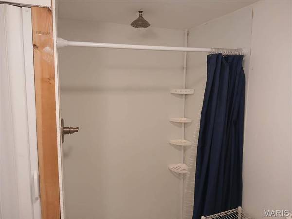 511 S 5th ST, New Douglas, IL 62074