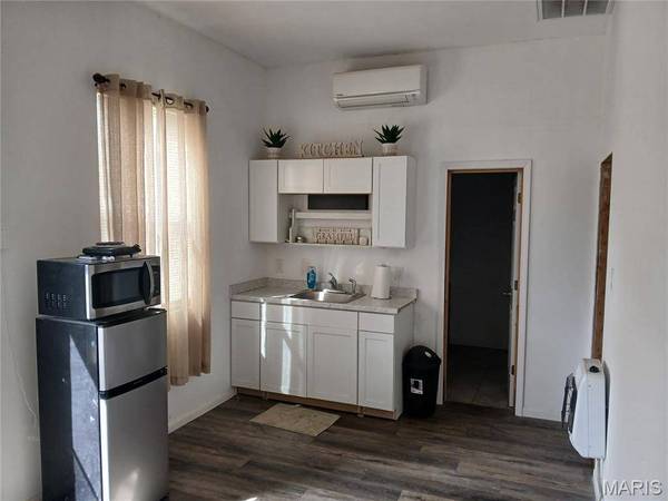 511 S 5th ST, New Douglas, IL 62074