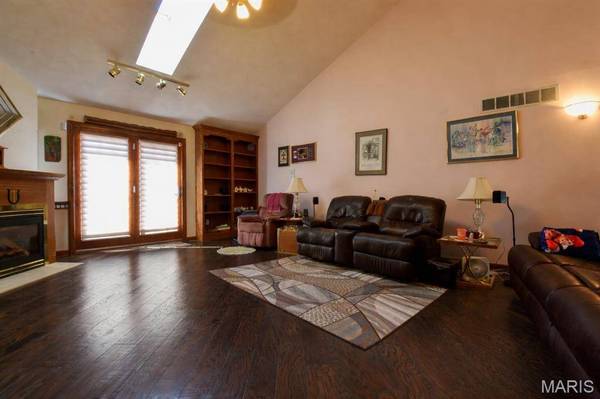 5435 N State Route 159, Edwardsville, IL 62025