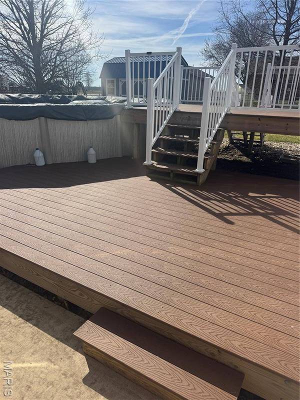 1014 E Mill ST, Staunton, IL 62088