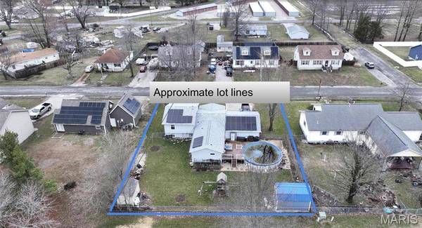 1014 E Mill ST, Staunton, IL 62088