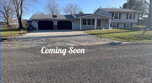 1014 E Mill ST, Staunton, IL 62088