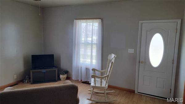 423 Taylor ST, Staunton, IL 62088