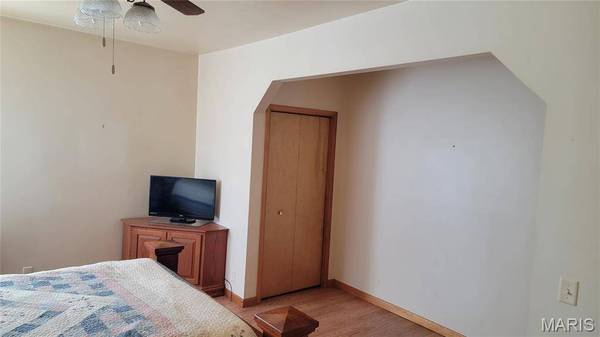 423 Taylor ST, Staunton, IL 62088