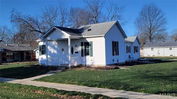 423 Taylor ST, Staunton, IL 62088