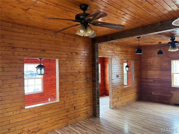 709 1st ST, Gillespie, IL 62033