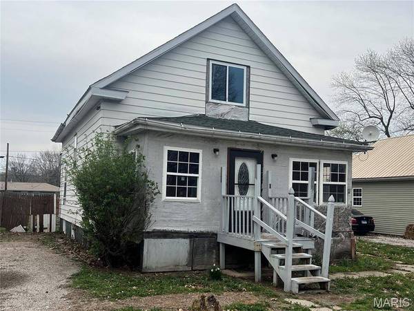 709 1st ST, Gillespie, IL 62033