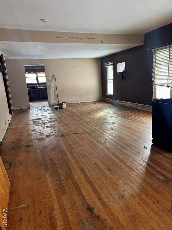 1010 E Olive ST, Staunton, IL 62088