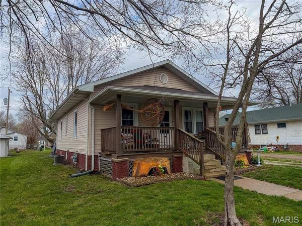 818 S State ST, Litchfield, IL 62056