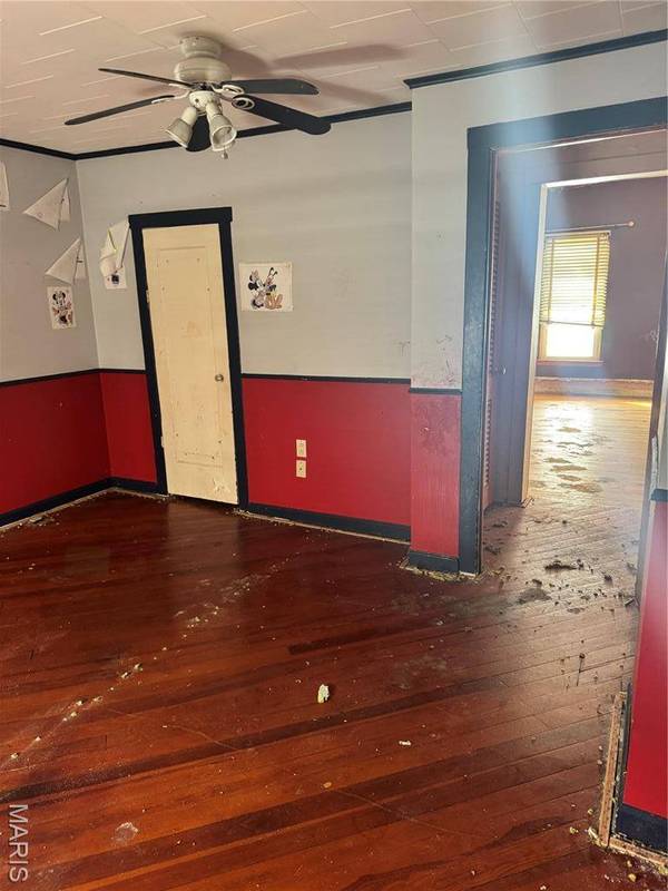 1010 E Olive ST, Staunton, IL 62088