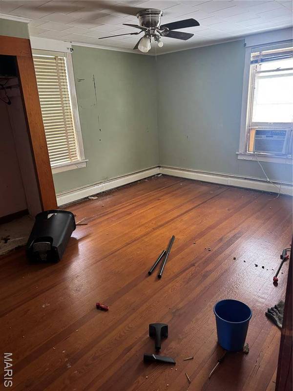 1010 E Olive ST, Staunton, IL 62088