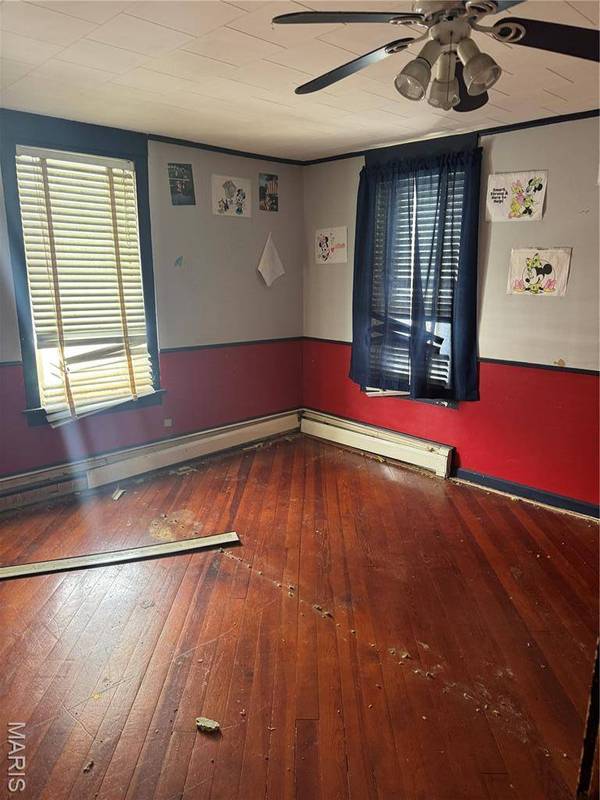 1010 E Olive ST, Staunton, IL 62088