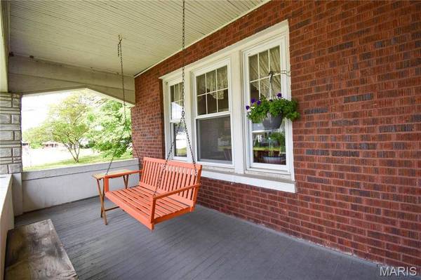 302 S Hackman ST, Staunton, IL 62088
