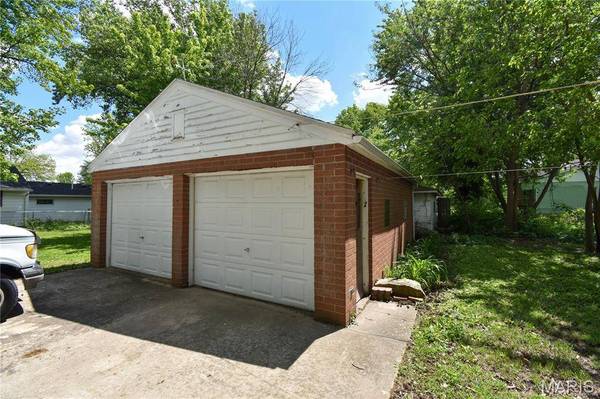 302 S Hackman ST, Staunton, IL 62088