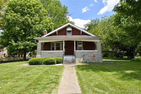 302 S Hackman ST, Staunton, IL 62088
