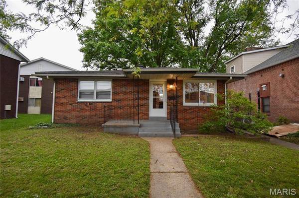 1304 Main ST, Highland, IL 62249