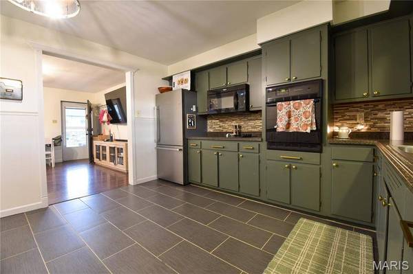 1304 Main ST, Highland, IL 62249