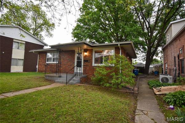 1304 Main ST, Highland, IL 62249